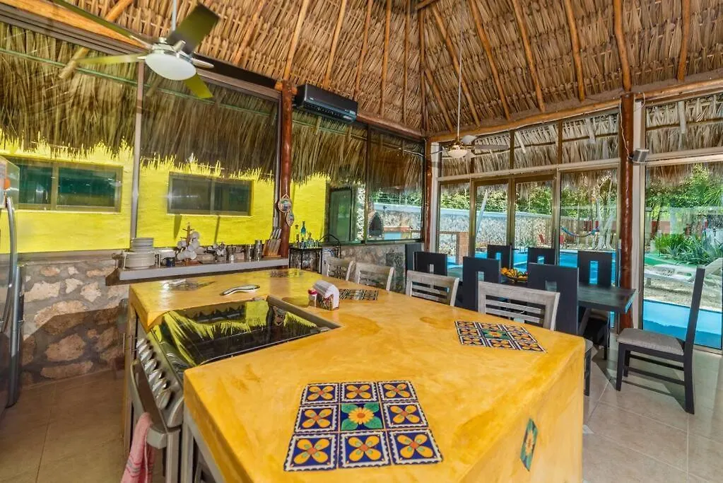 La Palapa - Beautiful Pool Home Sleeps Up To 8 Cancun Holiday home