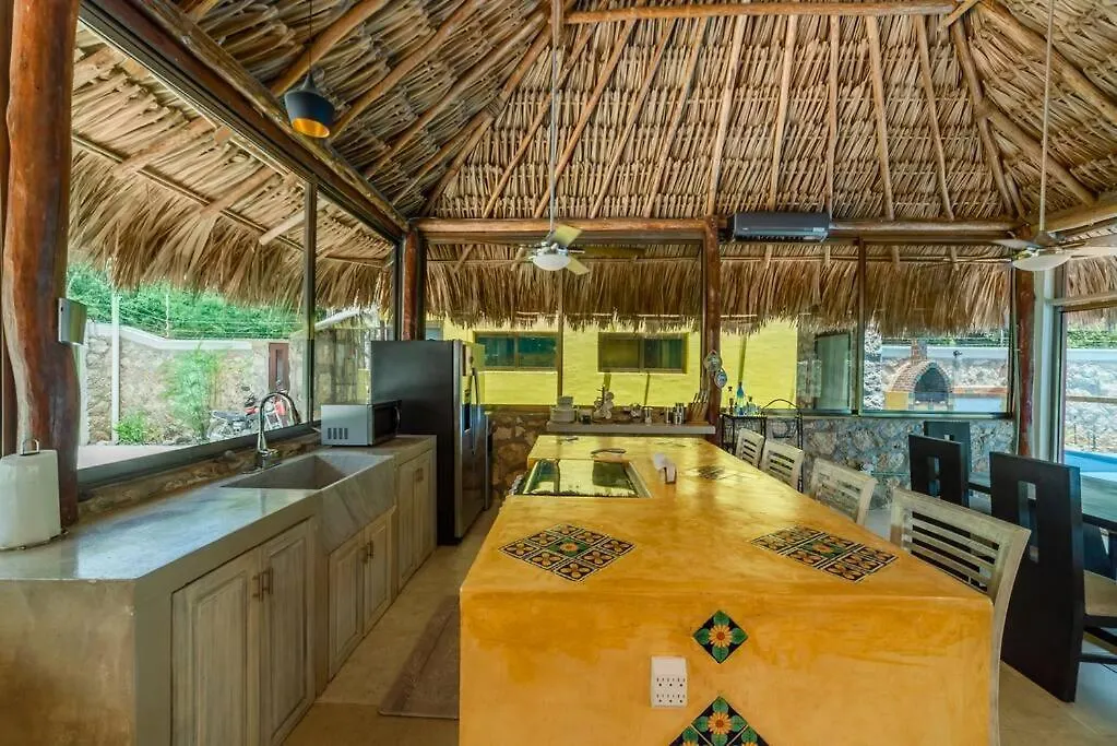 La Palapa - Beautiful Pool Home Sleeps Up To 8 Cancun
